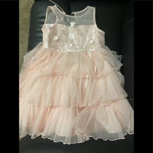 Beautiful little girls dress size 6